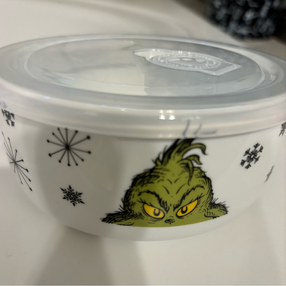 Grinch ceramic bowl with lid